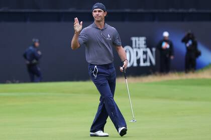 El estadounidense Billy Horschel reacciona tras su 18mo hoyo en la tercera ronda del Abierto Británico en Royal Troon el sábado 20 de julio del 2024. (AP Foto/Scott Heppell)