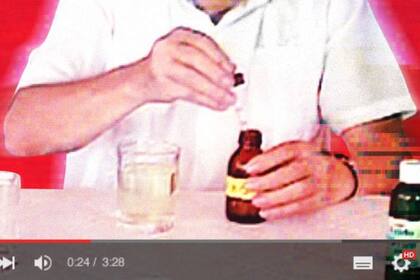 El estadounidense Jim Humble tenía videos promoviendo el consumo de la sustancia