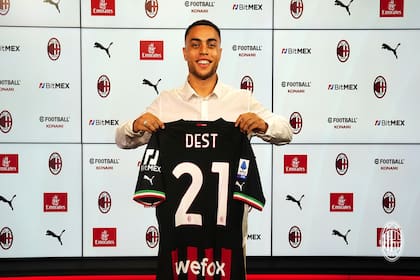 El estadounidense Sergiño Dest usará la camiseta número 21 durante su etapa en Milan