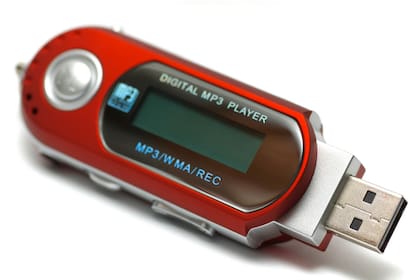 El estándar de compresión MPEG-1 Capa de Audio III fue desarrollado por el Instituto Fraunhofer IIS y una adaptación por ingeniería inversa permitió su uso extendido en todo el mundo