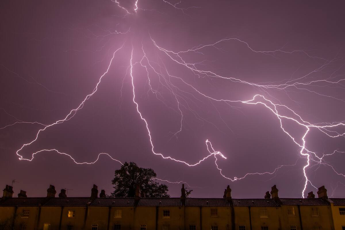El este de Texas espera condiciones climáticas severas con tormentas eléctricas, vientos dañinos y posible caída de granizo