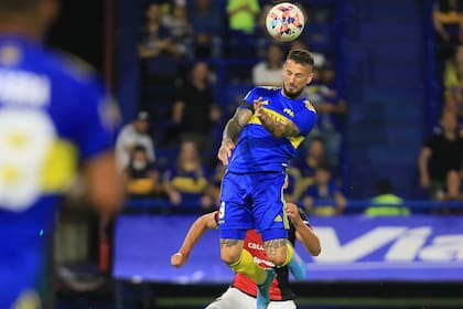 El estético salto de Benedetto para anotar el 1 a 0 ante Colón