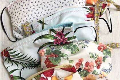 El estilo bohemio de las prendas del emprendimiento aplicado a barbijos caseros.