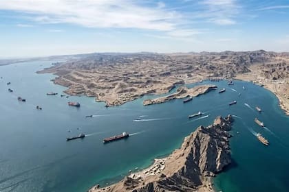 El estrecho de Ormuz, la zona estratégica que se convirtió en motivo de conflictos entre EE.UU. e Irán en la guerra de Medio Oriente