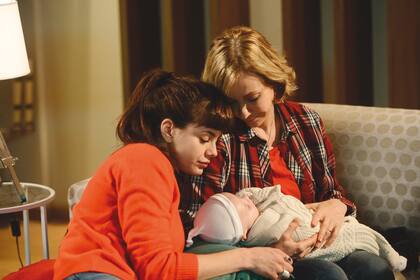 El estreno de la ficción de Telefe, abrió el debate sobre la gestación subrogada y el deseo de ser madre. Uno de los mayores retos del movimiento feminista es analizar el lugar que merece la maternidad en el seno de la lucha por la emancipación de las mujeres