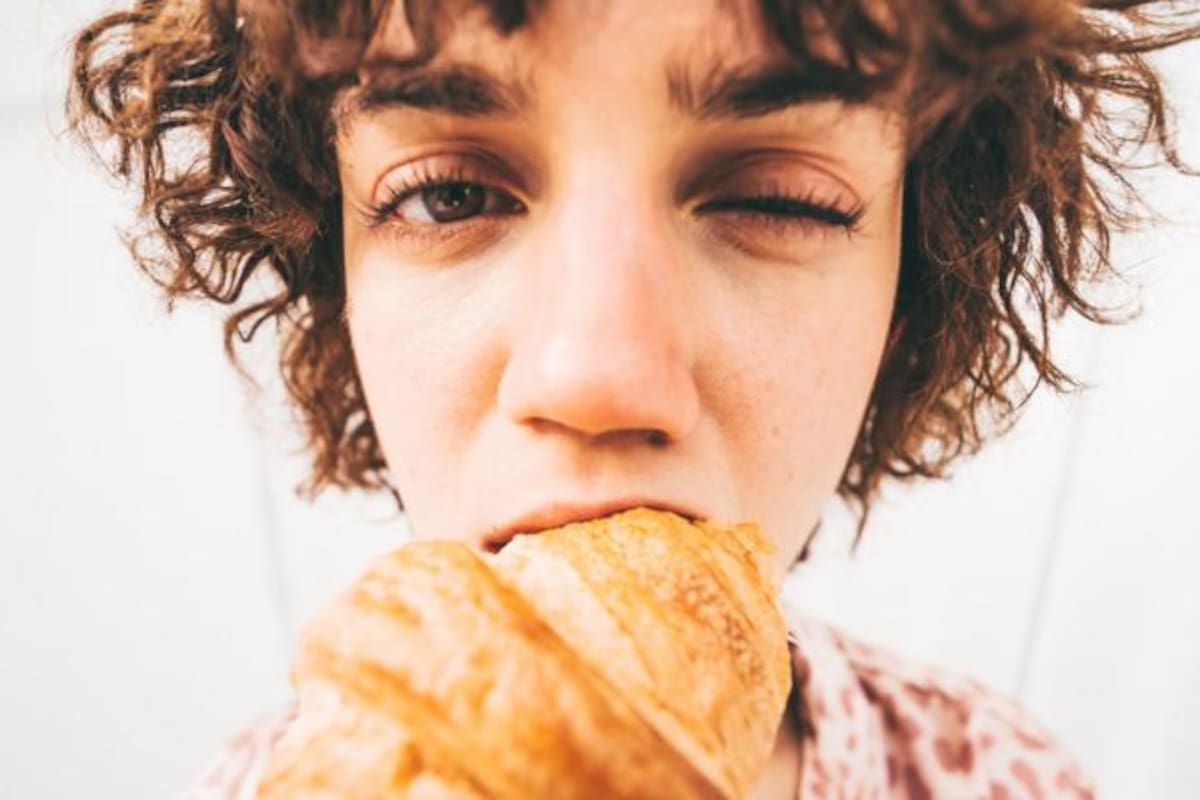 El estrés puede hacer que nuestros cuerpos sientan más o menos hambre y eso puede afectar nuestro apetito a largo plazo.