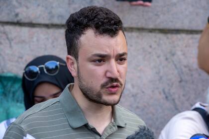 El estudiante Mahmoud Khalil en el campus de la Universidad de Columbia en Nueva York (Archivo)