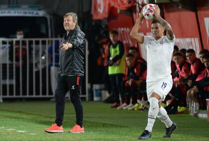 El Estudiantes de Zielinski empezó con una victoria su camino en la Copa de la Liga