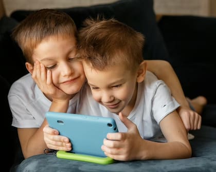 El estudio analiza las tendencias y el uso de las pantallas por parte de las personas con edades entre los 4 y los 18 años