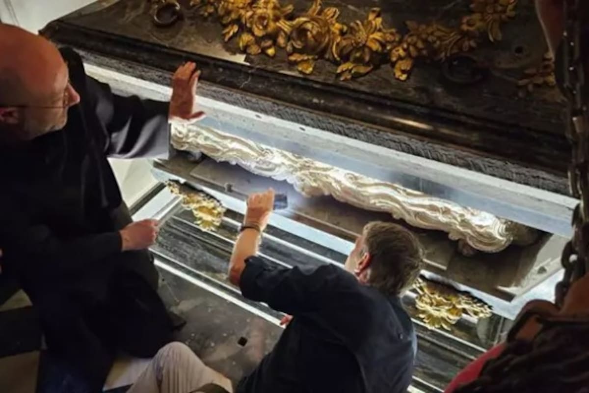 El estudio del Sepulcro de Santa Teresa en Alba de Tormes apunta que el cuerpo mantiene el aspecto de 1914
- DIÓCESIS DE SALAMANCA