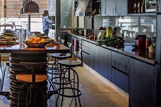 El día y la noche: dos cocinas con estilos contrastantes