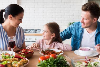 El estudio mostró el salario que debe tener una familia con hijos para cubrir sus necesidades primarias, gastar en entretenimiento y pagar deudas