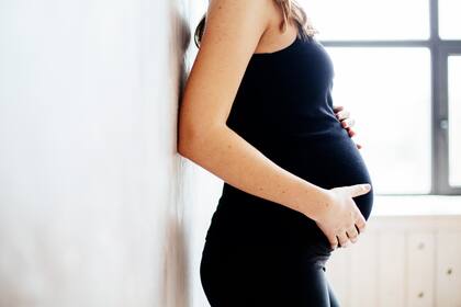 El estudio reveló que las embarazadas son más propensas a necesitar ser internadas en terapia intensiva, a ser conectadas a una máquina de baipás cardiopulmonar o a un respirador mecánico que las mujeres no embarazadas de la misma edad y también enfermas de Covid
