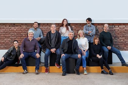 El Eternauta Season 1. Orianna Cárdenas, Claudio Martínez Bel, Ariel Staltari, Bruno Stagnaro (Director), Mora Fisz, Ricardo Darn, Carla Peterson, Andrea Pietra, Csar Troncoso, Marcelo Subiotto .