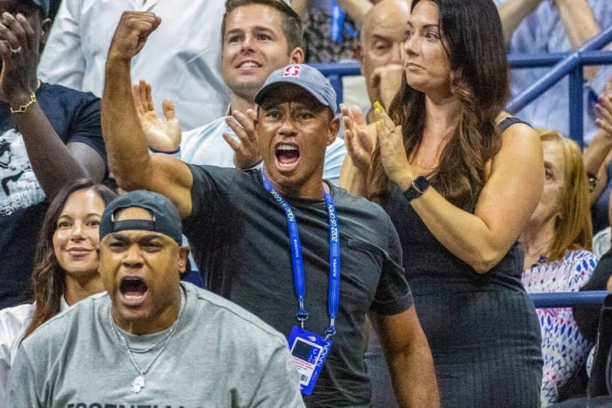 El eufórico festejo de Tiger Woods durante la victoria de Serena Williams ante Anett Kontaveit, en la segunda ronda del US Open