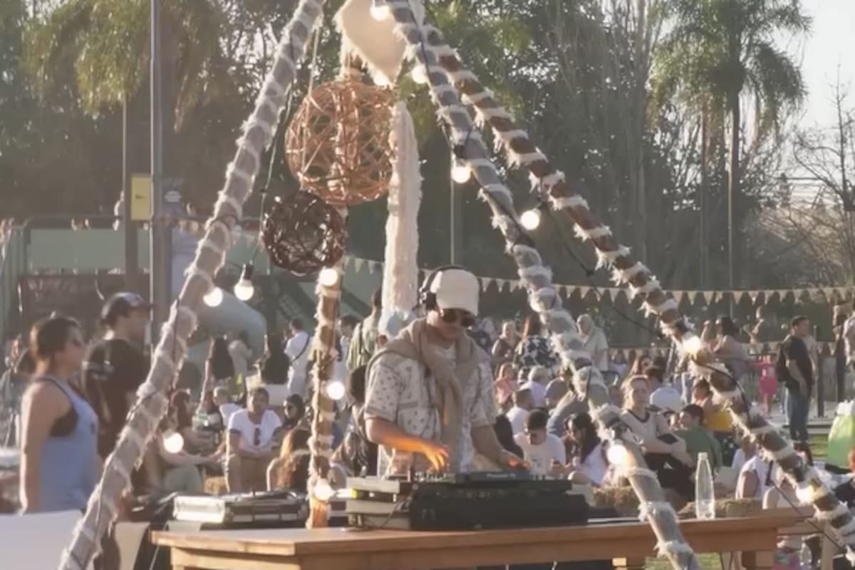 El evento asegura ritmo, energía y el marco perfecto para disfrutar de los atardeceres más espectaculares de la ciudad.