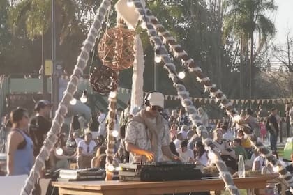 El evento asegura ritmo, energía y el marco perfecto para disfrutar de los atardeceres más espectaculares de la ciudad.