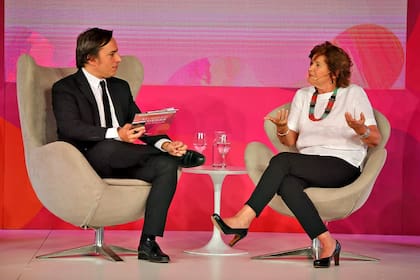 José Del Rio, secretario general de Redacción de LA NACION, con Maritchu Seitún