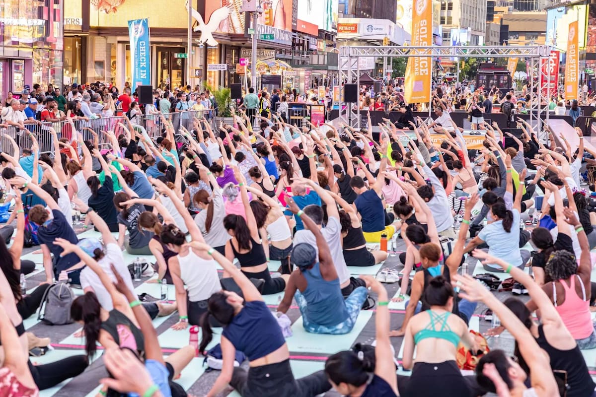 El evento de yoga multitudinario tendrá lugar en la calle más transitada de Nueva York el próximo 20 de junio