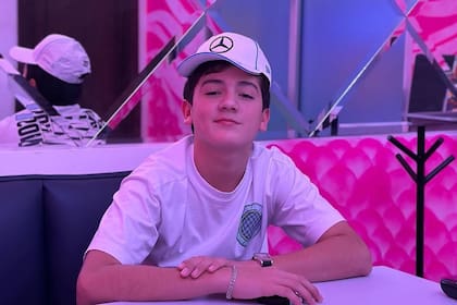 El evento que desató el escándalo tuvo lugar cuando avionetas sobrevolaron el municipio de Culiacán arrojaron panfletos con nombres de artistas, influencers y figuras públicas (Imagen del Instagram oficial de Adrián Valenzuela Soto)