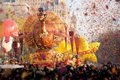 El evento se transmitió por NBC, conducido por Savannah Guthrie y Al Roker de "Today" y su excompañera Hoda Kotb