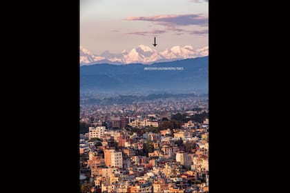 El Everest visible desde Katmandú por primera vez en la memoria
