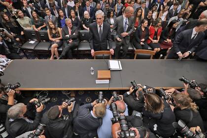 El ex abogado especial Robert Mueller llega antes de testificar ante el Comité Judicial de la Cámara de Representantes
