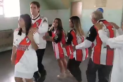 El ex barra de River Alan Schlenker se casó en la cárcel, con vals y carnaval carioca