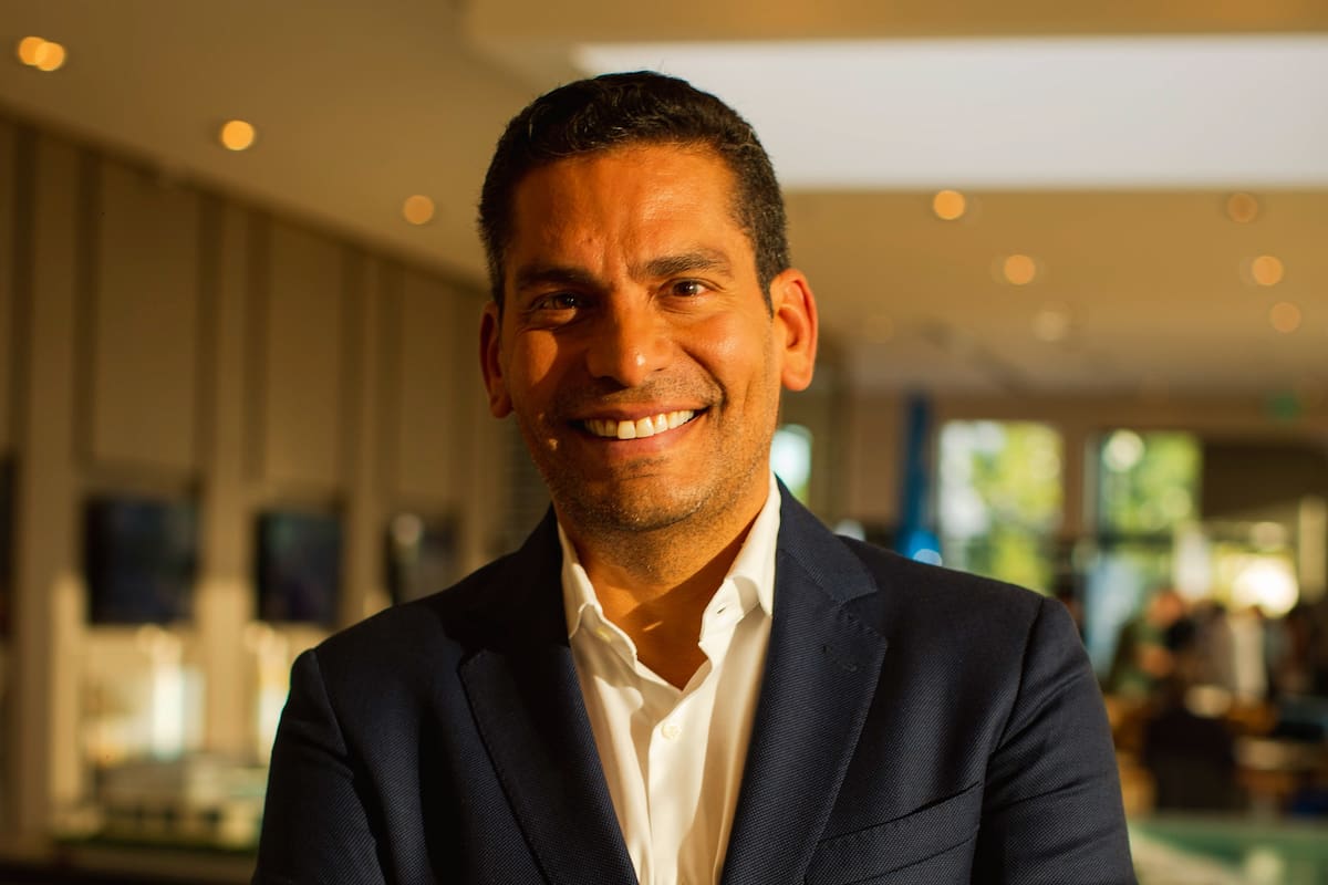 El ex conductor de la CNN, emprendedor y autor del best seller de autoayuda El poder de escuchar, estuvo de visita en Punta del Este