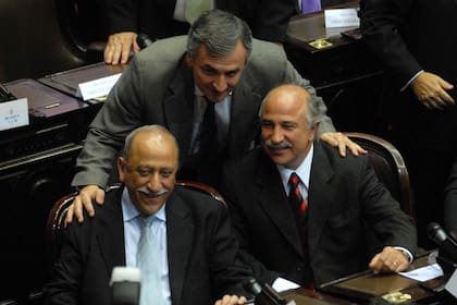 El exdiputado radical, Miguel Ángel Giubergia, junto al entonces senador Gerardo Morales
