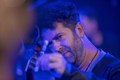 El ex Don Cornelio y Los Visitantes acaba de lanzar la tercera y última parte de un registro en vivo en donde celebra sus 30 años de carrera con la música