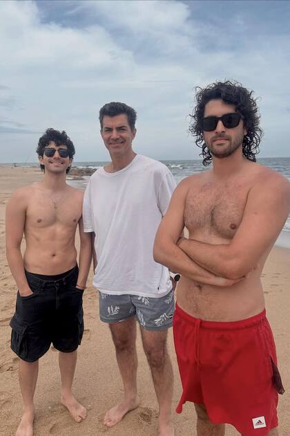 El ex gobernador de Salta con sus hijos
Mateo y Lucas