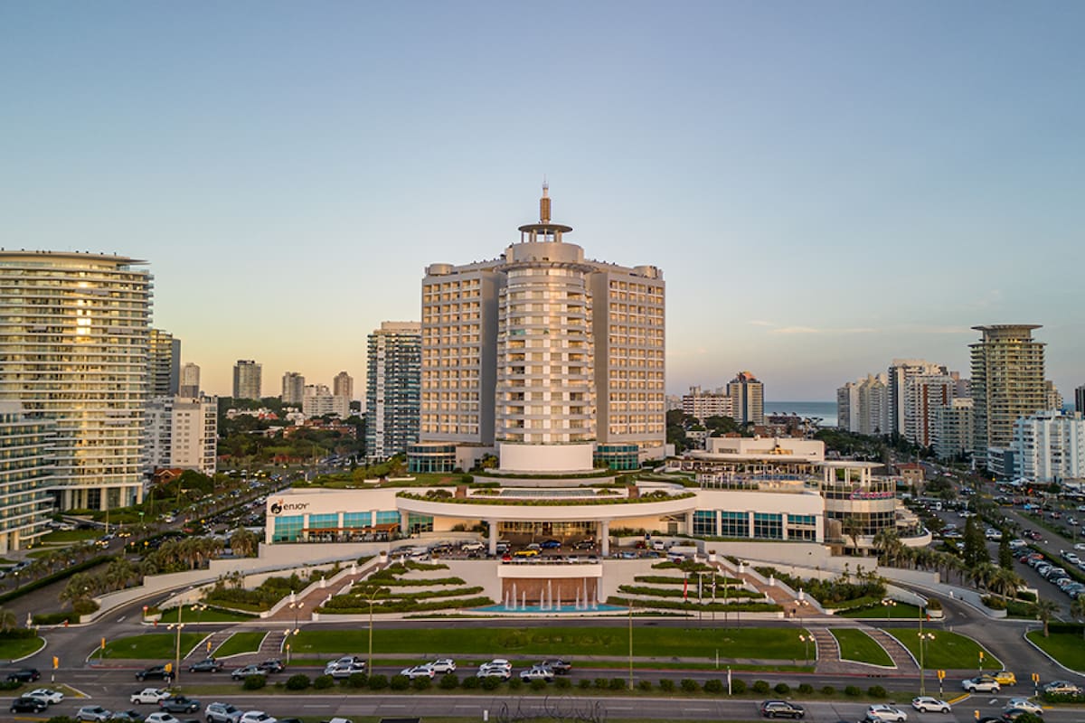 El ex hotel Conrad abrió sus puertas el 13 de noviembre de 1997 y su estructura albergará un nuevo hotel de lujo con grandes renovaciones