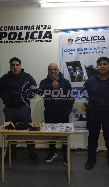 El exjugador de fútbol colombiano está de visita en Villa La Angostura