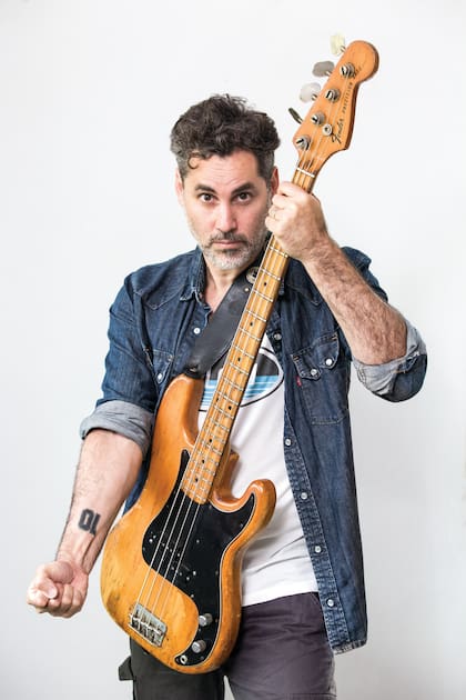 El ex jugador de fútbol incursionó en la música con su hermano, baterista de Todos Tus Muertos, en una banda que se llamaba XX.