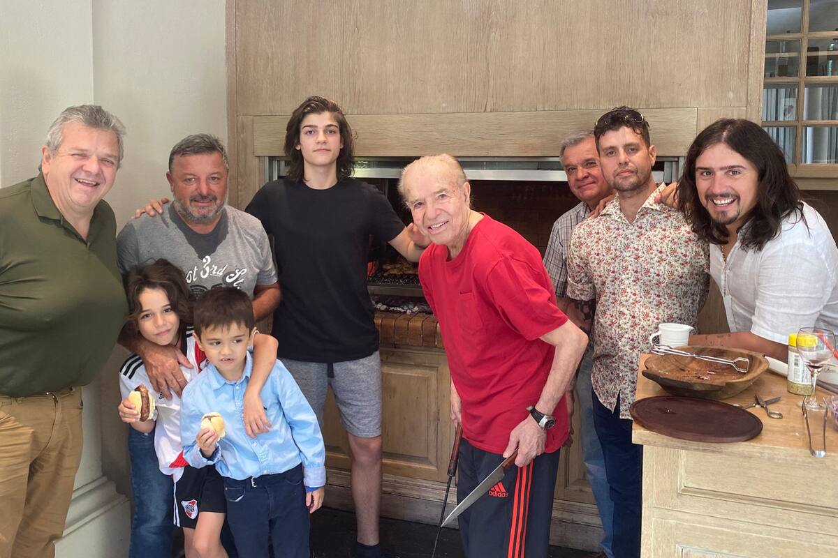 El ex presidente Carlos Menem en una foto subida a las redes por su hija Zulema