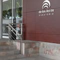 Tras el escándalo, ordenaron allanar un sanatorio y la empresa de medicina prepaga
