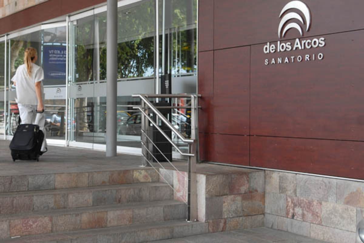 El ex presidente fue internado en el sanatorio Los Arcos