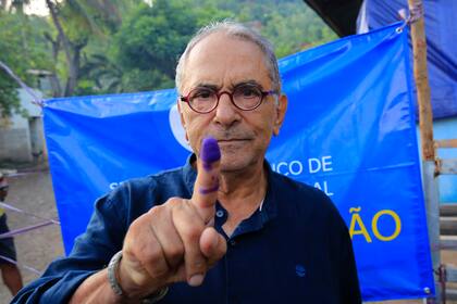 El ex presidente y candidato Jose Ramos-Horta tras depositar su voto en Dili, Timor Oriental el 19 de marzo del 2022. (Foto AP/Lorenio Do Rosario Pereira)