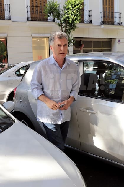 El ex presidente y su familia tenían vuelo desde Zúrich el martes 13 a la noche, pero fue cancelado.