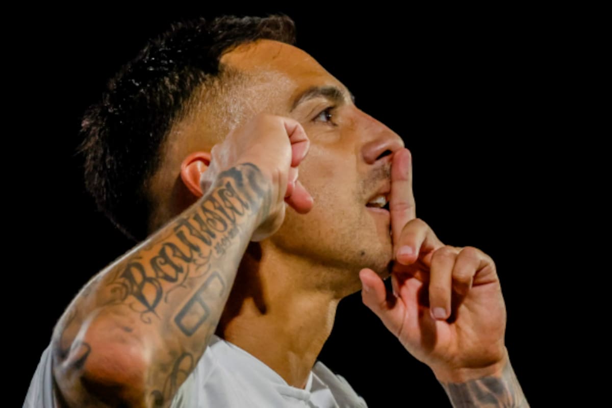 El ex Racing marcó un triplete para el Cacique