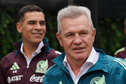 El ex técnico de México Javier Aguirre y su sucesor Rafael Márquez