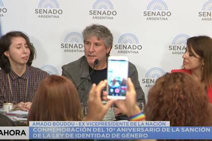 El ex vicepresidente Amado Boudou, junto a la titular de la Inadi, Victoria Donda, en el Palacio Legislativo