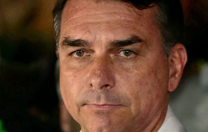 El excandidato presidencial Flavio Bolsonaro huyó a Estados Unidos con su familia tras abordar un vuelo en Puerto Iguazú, Argentina