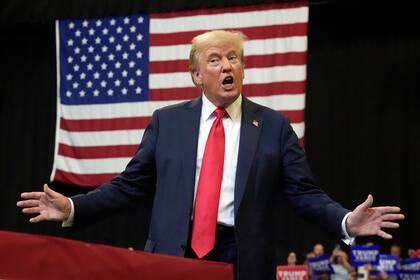 El excandidato presidencial republicano Donald Trump llega para hablar en un mitin de campaña en Bozeman, Montana, el viernes 9 de agosto de 2024. (Foto AP/Rick Bowmer)