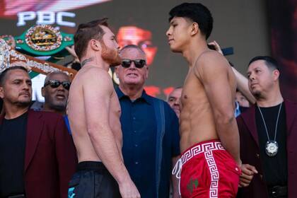 El excéntrico Saúl 'Canelo' Álvarez enfrenta a su compatriota Jaime Munguía, con los títulos supermedianos en juego