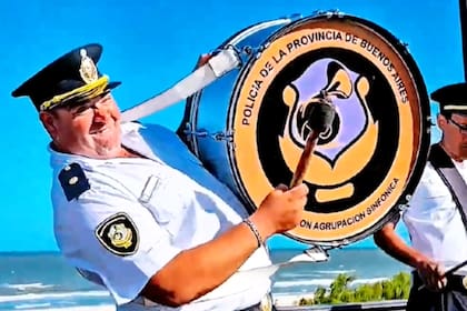 El excéntrico spot de la Policía Bonaerense para presentar el Operativo de Sol a Sol para la temporada de verano 2025/2026