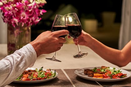 El exceso de bebidas alcohólicas puede ser perjudicial para la salud.