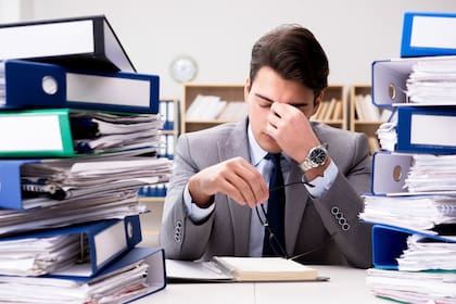 El exceso de trabajo también es muy común, en la búsqueda de ganar mucho dinero durante la juventud