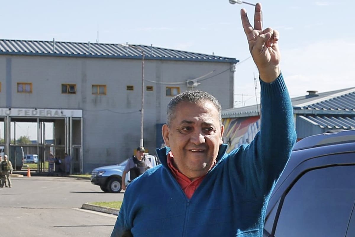 El exdirigente piquetero dijo que el Presidente y sus ministros son "mafiosos"